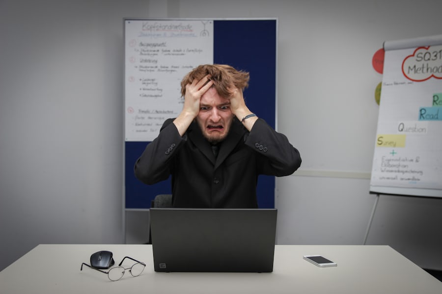E-learning student studying online